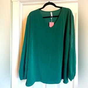 Beautiful, deep green, v-neck, long sleeve blouse, NWT XXL